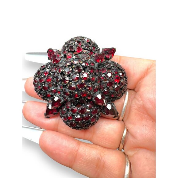 Vintage Warner Red Crystal Flower Brooch Pin Japanned Metal 2.5" Diameter - Picture 8 of 13